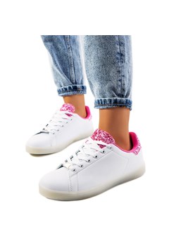 Biało różowe sneakersy z ledami Alfaro białe ze sklepu ButyModne.pl w kategorii Buty sportowe damskie - zdjęcie 164910008
