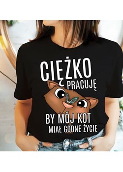 koszulka dla KOCIARY, ciężko pracuję by mój kot miał godne życie (1) ze sklepu Time For Fashion w kategorii Bluzki damskie - zdjęcie 164922546