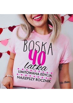 damska koszulka na 40 urodziny boska 40 - kolor różowy ze sklepu Time For Fashion w kategorii Bluzki damskie - zdjęcie 164923357