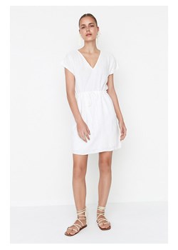 trendyol Sukienka w kolorze białym ze sklepu Limango Polska w kategorii Sukienki - zdjęcie 164953559