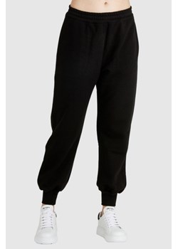 ALEXANDER MCQUEEN Czarne dresowe spodnie damskie, Wybierz rozmiar 40 ze sklepu outfit.pl w kategorii Spodnie damskie - zdjęcie 165007745