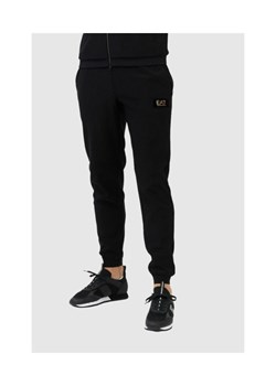 EA7 Czarne spodnie dresowe z aksamitnym logo, Wybierz rozmiar XL ze sklepu outfit.pl w kategorii Spodnie męskie - zdjęcie 165009117