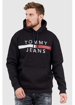 TOMMY JEANS Czarna bluza męska z odblaskowym logo, Wybierz rozmiar M ze sklepu outfit.pl w kategorii Bluzy męskie - zdjęcie 165011108