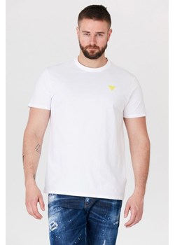 GUESS Biały t-shirt męski z żółtym logo, Wybierz rozmiar L ze sklepu outfit.pl w kategorii T-shirty męskie - zdjęcie 165014008