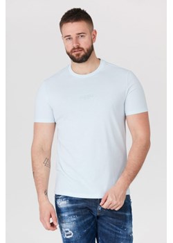 GUESS Błękitny t-shirt męski z aplikacją z logo, Wybierz rozmiar L ze sklepu outfit.pl w kategorii T-shirty męskie - zdjęcie 165014039