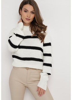 Biały Sweter z Grubej Włóczki z Kontrastującymi Paskami Kilia ze sklepu Born2be Odzież w kategorii Swetry damskie - zdjęcie 165045468