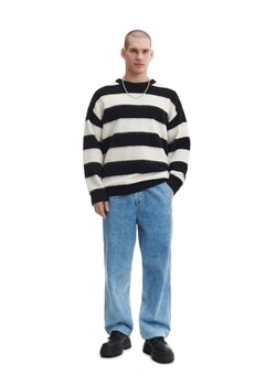 Cropp - Biało-czarny sweter w paski - biały ze sklepu Cropp w kategorii Swetry męskie - zdjęcie 165092646