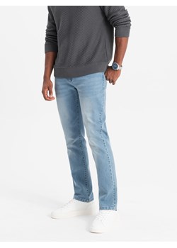 Spodnie męskie jeansowe STRAIGHT LEG - jasnoniebieskie V2 OM-PADP-0133 ze sklepu ombre w kategorii Jeansy męskie - zdjęcie 165099658