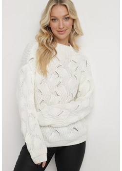 Jasnobeżowy Luźny Sweter w Ozdobny Splot Ujuvertta ze sklepu Born2be Odzież w kategorii Swetry damskie - zdjęcie 165152398