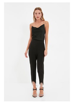 trendyol Spodnie w kolorze czarnym ze sklepu Limango Polska w kategorii Spodnie damskie - zdjęcie 165154535