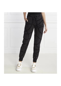 Versace Jeans Couture Spodnie dresowe PANTAGYM | Regular Fit ze sklepu Gomez Fashion Store w kategorii Spodnie damskie - zdjęcie 165173408