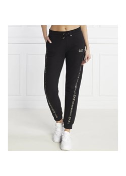 EA7 Spodnie dresowe | Regular Fit ze sklepu Gomez Fashion Store w kategorii Spodnie damskie - zdjęcie 165173458