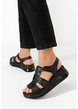 Czarne sandały na platformie skórzane Maresa ze sklepu Zapatos w kategorii Sandały damskie - zdjęcie 165297339