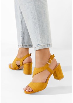 Żółte sandały na słupku Floresta ze sklepu Zapatos w kategorii Sandały damskie - zdjęcie 165297558