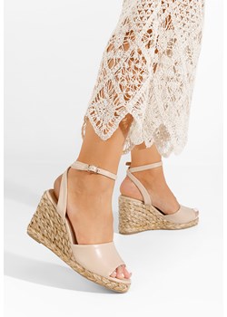 Beżowe sandały na koturnie Sionia ze sklepu Zapatos w kategorii Sandały damskie - zdjęcie 165298256