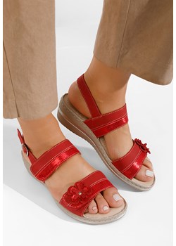 Czerwone sandały na koturnie Perira ze sklepu Zapatos w kategorii Sandały damskie - zdjęcie 165298328