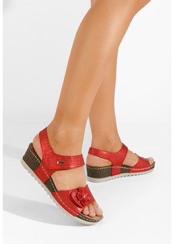 Czerwone sandały na niskim koturnie Eliasea ze sklepu Zapatos w kategorii Sandały damskie - zdjęcie 165298357