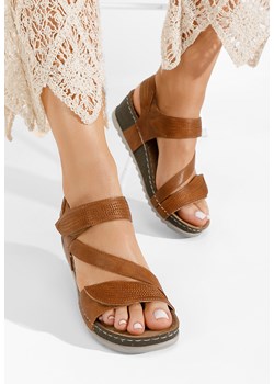Brązowe sandały na koturnie Falia ze sklepu Zapatos w kategorii Sandały damskie - zdjęcie 165298435
