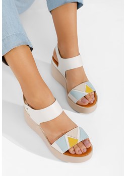 Białe sandały na koturnie skórzane Lauria ze sklepu Zapatos w kategorii Sandały damskie - zdjęcie 165298438