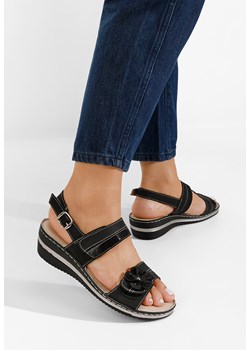 Czarne sandały na koturnie Perira ze sklepu Zapatos w kategorii Sandały damskie - zdjęcie 165299488