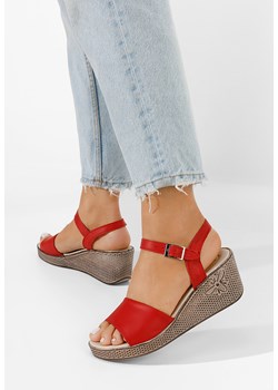 Czerwone sandały na koturnie Sivia ze sklepu Zapatos w kategorii Sandały damskie - zdjęcie 165299575