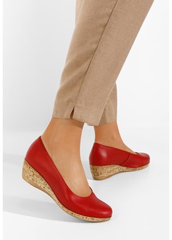 Czerwone czółenka na koturnie Sonia V3 ze sklepu Zapatos w kategorii Czółenka - zdjęcie 165300147