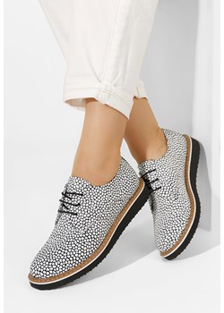 Białe oxfordy damskie skórzane Casilas ze sklepu Zapatos w kategorii Półbuty damskie - zdjęcie 165300327