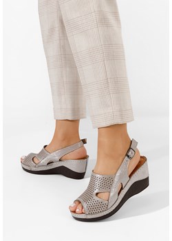 Srebrne sandały na koturnie Paola V2 ze sklepu Zapatos w kategorii Sandały damskie - zdjęcie 165300766