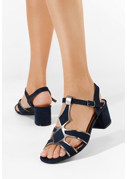 Granatowe sandały na słupku Sarosia ze sklepu Zapatos w kategorii Sandały damskie - zdjęcie 165301009