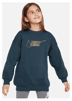 Bluza dresowa z półokrągłym dekoltem dla dużych dzieci (dziewcząt) Nike Sportswear Club Fleece - Zieleń ze sklepu Nike poland w kategorii Bluzy dziewczęce - zdjęcie 165316786