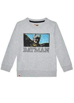 LEGO Bluza BATMAN 12010048 Szary Regular Fit ze sklepu MODIVO w kategorii Bluzy chłopięce - zdjęcie 165323578
