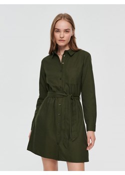 Gładka sukienka koszulowa z wiązaniem zielona ze sklepu House w kategorii Sukienki - zdjęcie 165417659