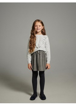 Reserved - Dzianinowy sweter z falbaną - jasnoszary ze sklepu Reserved w kategorii Swetry dziewczęce - zdjęcie 165426147