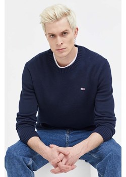 Tommy Jeans sweter bawełniany kolor granatowy ze sklepu ANSWEAR.com w kategorii Swetry męskie - zdjęcie 165431728