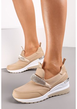 Ciemnobeżowe Wsuwane Sneakersy na Niskim Koturnie z Ozdobnym Paskiem z Przodu Amisia ze sklepu renee.pl w kategorii Buty sportowe damskie - zdjęcie 165464745
