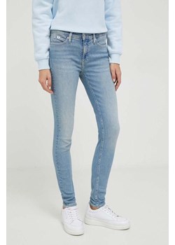 Calvin Klein Jeans jeansy damskie kolor niebieski ze sklepu ANSWEAR.com w kategorii Jeansy damskie - zdjęcie 165518785