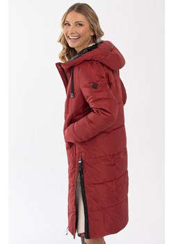 Długi płaszcz pikowany z kapturem czerwony J-Monaco, Kolor czerwony, Rozmiar XS, Volcano ze sklepu Primodo w kategorii Płaszcze damskie - zdjęcie 165532709