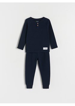 Reserved - Bawełniana piżama z naszywką - granatowy ze sklepu Reserved w kategorii Piżamy dziecięce - zdjęcie 165572225