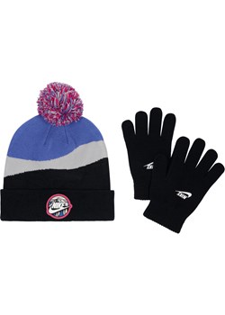 Dwuczęściowy zestaw (czapka i rękawiczki) dla małych dzieci Nike Snow Day Beanie and Gloves Set - Czerń ze sklepu Nike poland w kategorii Czapki dziecięce - zdjęcie 165608295