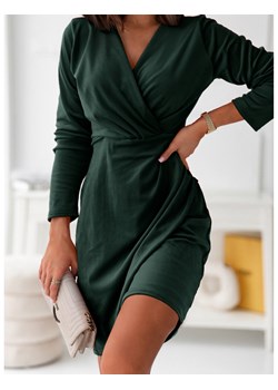 Dopasowana welurowa sukienka - AURORA - butelkowa zieleń ze sklepu magmac.pl w kategorii Sukienki - zdjęcie 165652245