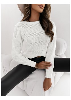Klasyczny sweter z ażurowym wzorem ISOBEL - biały ze sklepu magmac.pl w kategorii Swetry damskie - zdjęcie 165658056