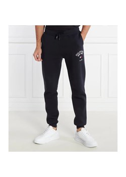 Tommy Hilfiger Spodnie dresowe | Regular Fit ze sklepu Gomez Fashion Store w kategorii Spodnie męskie - zdjęcie 165680176
