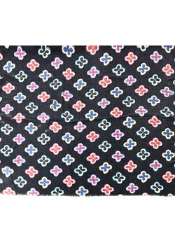 Elegancki szal damski apaszka w kwiaty - czarny ze sklepu Verostilo w kategorii Szaliki i chusty damskie - zdjęcie 165744976