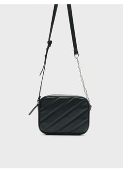 Mała torebka z pikowaniem czarna ze sklepu House w kategorii Listonoszki - zdjęcie 165750168