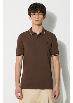 Fred Perry polo bawełniane kolor brązowy z aplikacją M3600.Q21 ze sklepu PRM w kategorii T-shirty męskie - zdjęcie 165762235