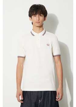 Fred Perry polo bawełniane kolor beżowy z aplikacją M3600.U41 ze sklepu PRM w kategorii T-shirty męskie - zdjęcie 165762237