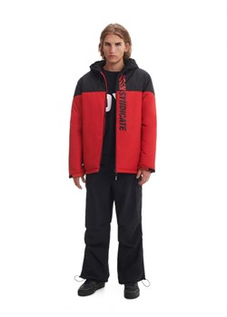 Cropp - Czerwono-czarna kurtka z kapturem - czerwony ze sklepu Cropp w kategorii Kurtki męskie - zdjęcie 165809096