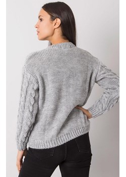 Sweter damski w warkocze szary TO-SW-2535.27X, Kolor szary, Rozmiar one size, Rue Paris ze sklepu Primodo w kategorii Swetry damskie - zdjęcie 165882167