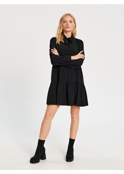 Sinsay - Sukienka mini z wiązaniem - czarny ze sklepu Sinsay w kategorii Sukienki - zdjęcie 165894327