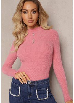 Różowy Futerkowy Sweter z Wełny z Półgolfem i Ozdobnymi Guzikami Zekluna ze sklepu Renee odzież w kategorii Swetry damskie - zdjęcie 165995759